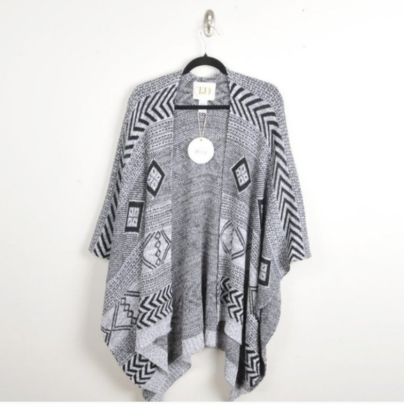 The Jetset Diaries NWT Knit Poncho Black White Women’s OS - Picture 2 of 11